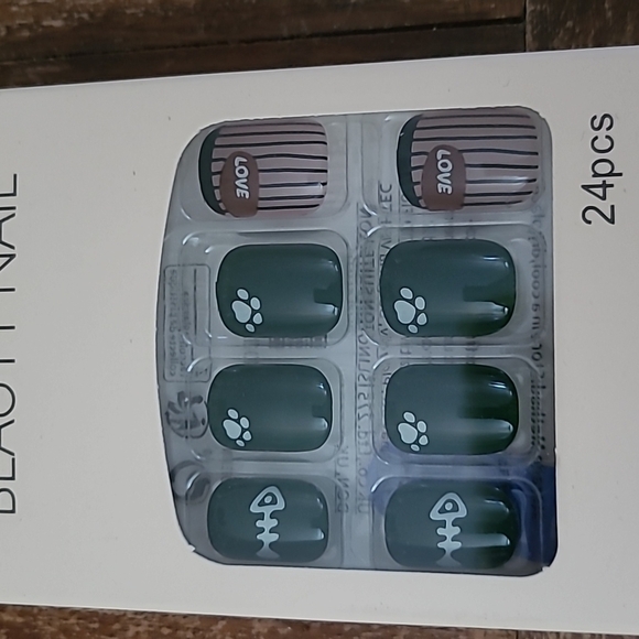 2/$16 Kitty Cat Press On Nails - Picture 9 of 15